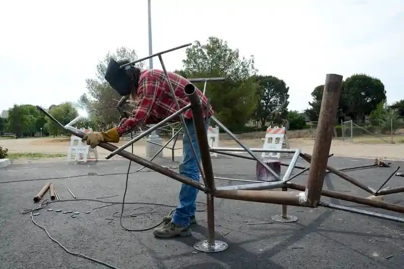 Still from Une Condition Naturelle, a film exploring the divide between nature and civilization.