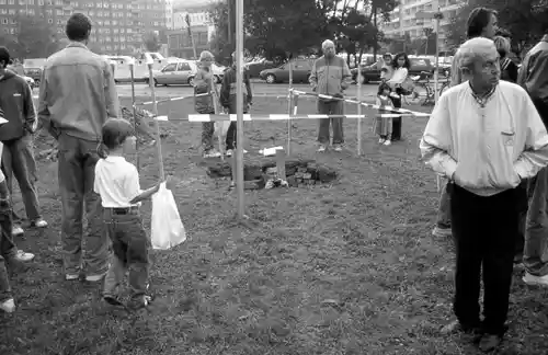 Public viewing of a dug-out cubic hole, part of a unique perspective installation in Dresden.